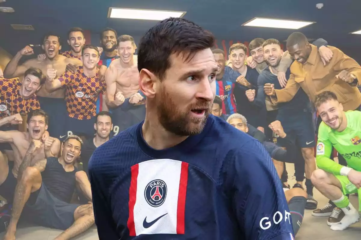 Messi con rostro preocupado y de fondo la plantilla del Barça