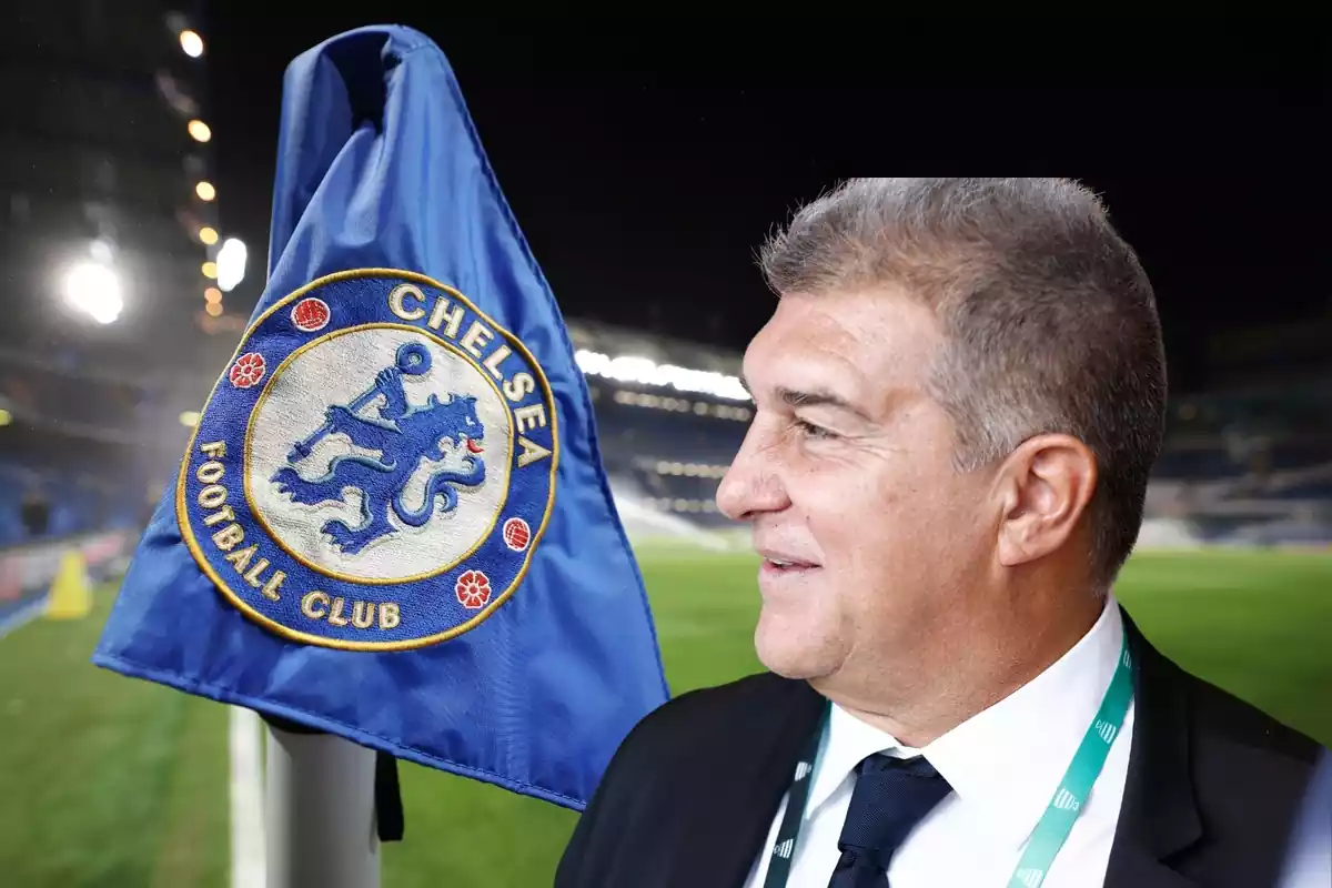 Laporta mirando el escudo del Chelsea